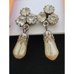 Vintage MCM faux pearl and Rhinestone drop clip-on earrings